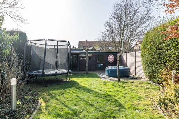 Foto - Verkocht onder voorbehoud: Verrassend ruime en instapklare gezinswoning met diepe zonnige tuin in Hoensbroek
